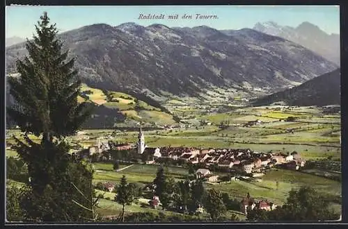 AK Radstadt, Totalansicht mit Kirche und den Tauern