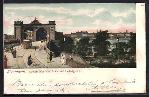 AK Mannheim, Rheinbrücke mit Strassenbahn und Blick auf Ludwigshafen