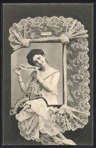 AK Frau im weissen Kleid im Rahmen aus geklöppelter Spitze