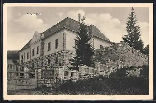 AK Monosbel, Teilansicht mit grossem Haus und Terrasse