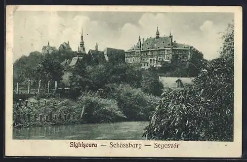 AK Schässburg, Blick vom Wasser auf Gebäude