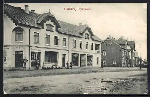 AK Husby, Dorfstrasse mit Buchhandlung