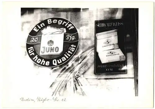 Fotografie F. M. Schimmel, Berlin, Ansicht Berlin, Schaufensterwerbung für Juno & Schwarz Weiss Zigaretten, Küglerstr.12