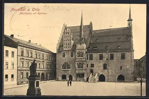 AK Neustadt / Orla, Marktplatz mit Rathaus