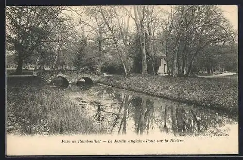 AK Rambouillet, Le Parc, le jardin anglais, pont sur la rivière