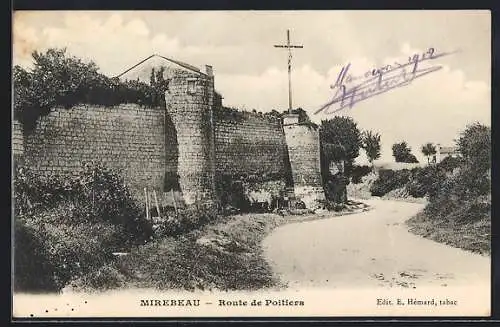 AK Mirebeau, Route de Poitiers et remparts historiques