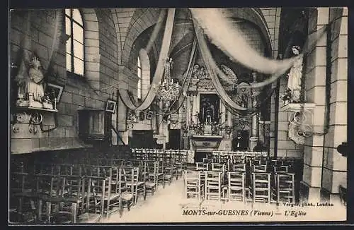 AK Monts-sur-Guesnes, Intérieur de l`église avec autel et statues