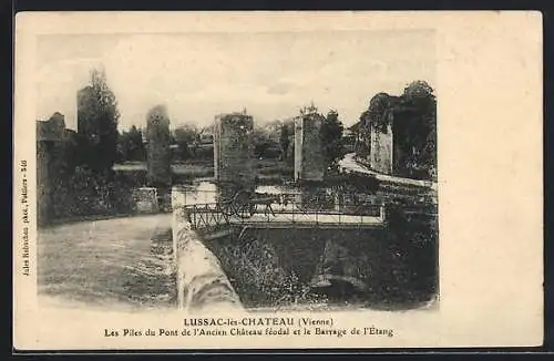 AK Lussac-les-Château, Les piles du pont de l`ancien château féodal et le barrage de l`étang