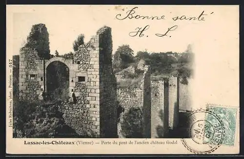 AK Lussac-les-Châteaux, Porte du pont de l`ancien château féodal