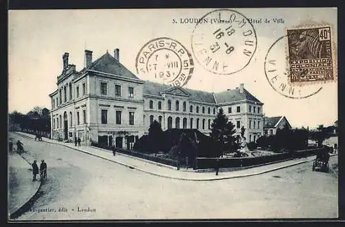 AK Loudun, Hôtel de Ville et rue animée