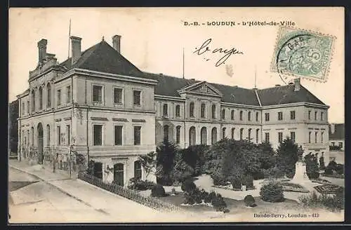 AK Loudun, L`Hôtel-de-Ville et la place publique