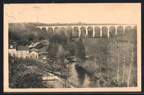 AK Lusignan, Vue générale du cadre de la Plaque et du viaduc