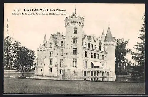 AK Les Trois-Moutiers, Château de la Motte-Chandeniers, Côté sud-ouest