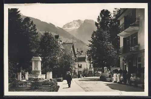 AK Badgastein, Strassenpartie am Kriegerdenkmal