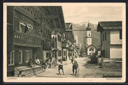 AK Garmisch, Kinder beim Fingerhakeln in der Sonnenstrasse