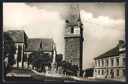 AK Perchtoldsdorf, Strassenpartie mit Kirche und Denkmal