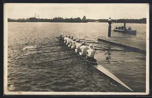 Foto-AK Ruderteam im Boot