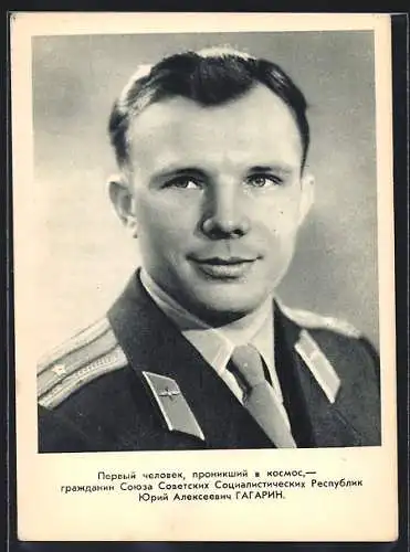 AK Portrait des Kosmonauten Juri Alexejewitsch Gagarin in Uniform