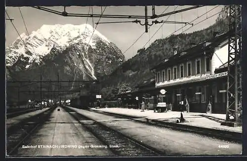 AK Stainach-Irdning, Bahnhof mit Blick auf den Grimming