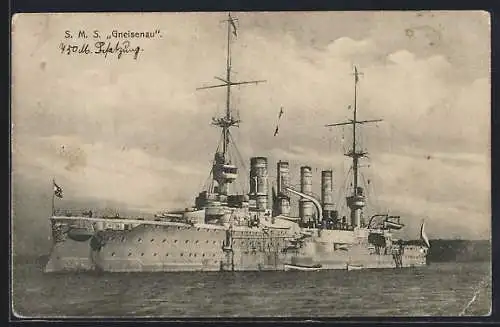 AK Kriegsschiff SMS Gneisenau vor einer Küste, Ostasiengeschwader