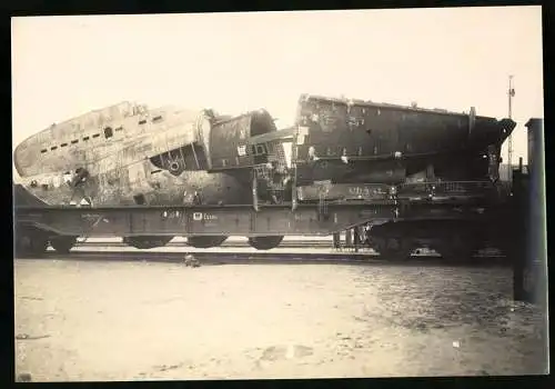 15 Fotografien AG Weser Bremen, U-Boot bau, Teile des Ubootes auf Transportbahnen zur Montage in der AG Weser Bremen