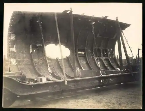 15 Fotografien AG Weser Bremen, U-Boot bau, Teile des Ubootes auf Transportbahnen zur Montage in der AG Weser Bremen