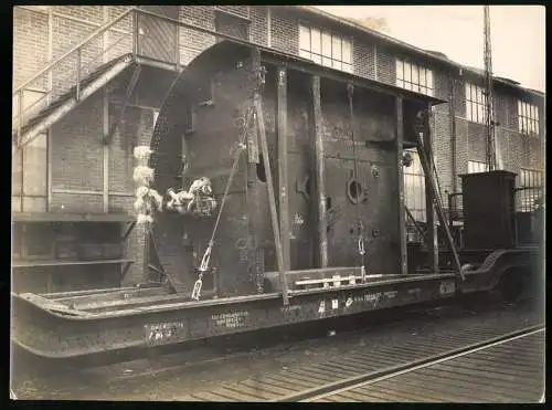 15 Fotografien AG Weser Bremen, U-Boot bau, Teile des Ubootes auf Transportbahnen zur Montage in der AG Weser Bremen