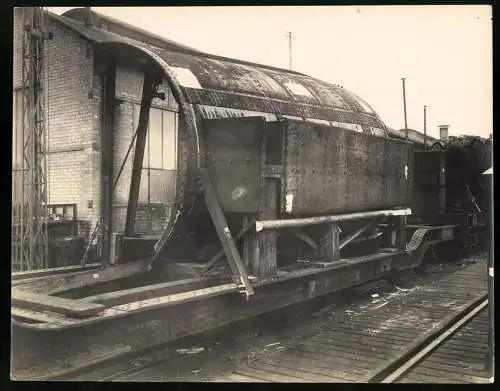 15 Fotografien AG Weser Bremen, U-Boot bau, Teile des Ubootes auf Transportbahnen zur Montage in der AG Weser Bremen