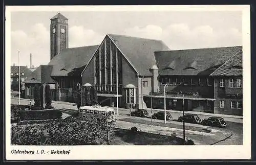 AK Oldenburg i. O., Bahnhof mit Strasse aus der Vogelschau