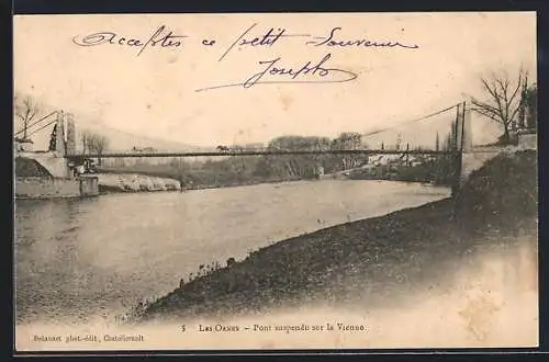 AK Les Ormes, Pont suspendu sur la Vienne