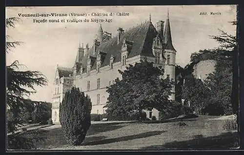 AK Vouneuil-sur-Vienne, Château de Chitré, facade ouest et vestiges du Moyen Âge