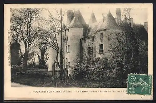 AK Vouneuil-sur-Vienne, Le Château du Fou, Facade de l`Entrée à l`Est