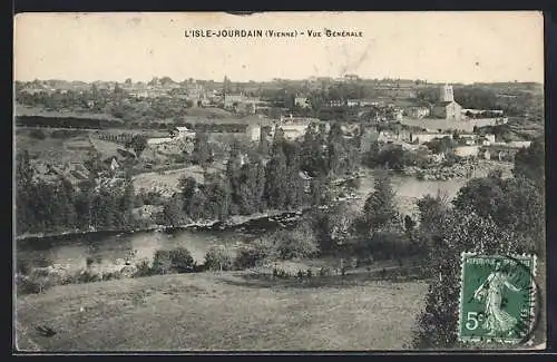 AK L`Isle-Jourdain, Vue générale du village et de la rivière environnante