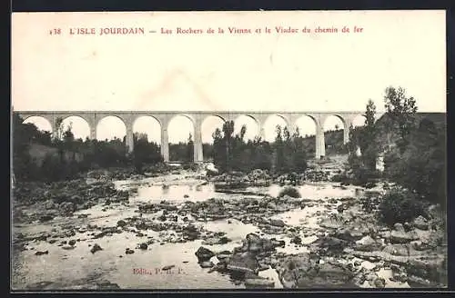 AK L`Isle Jourdain, Les Rochers de la Vienne et le Viaduc du chemin de fer