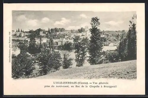 AK L`Isle-Jourdain, Vue générale prise du nord-ouest, au Roc de la Chapelle à Bourgeueil