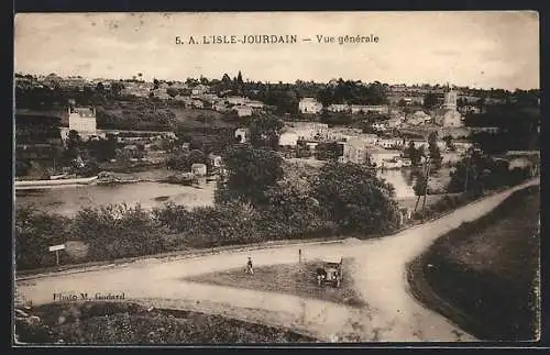 AK L`Isle-Jourdain, Vue générale du village et de la rivière