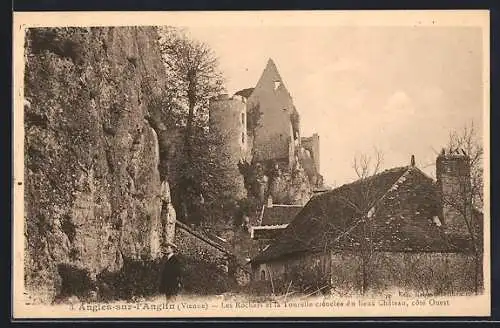 AK Angles-sur-l`Anglin, Les Rochers et la Tourelle crénelée du vieux Château, côté Ouest