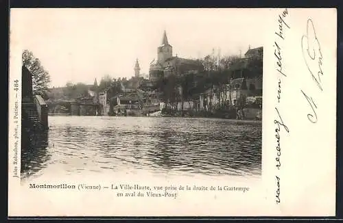 AK Montmorillon, La Ville-Haute vue depuis la Gartempe en aval du Vieux-Pont