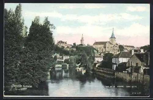 AK Montmorillon, Vue générale de la Vienne et de l`église en arrière-plan