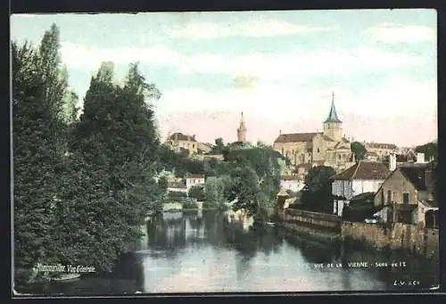 AK Montmorillon, Vue de la Vienne et de l`église en arrière-plan