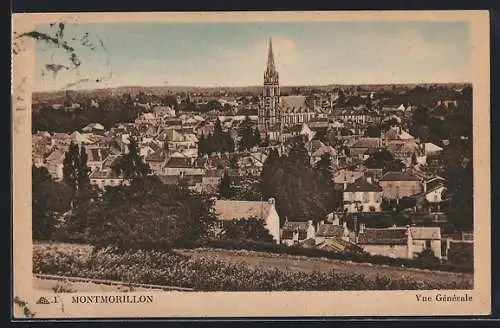 AK Montmorillon, Vue Générale avec église et panorama urbain