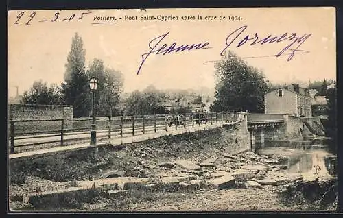 AK Poitiers, Pont Saint-Cyprien après la crue de 1904