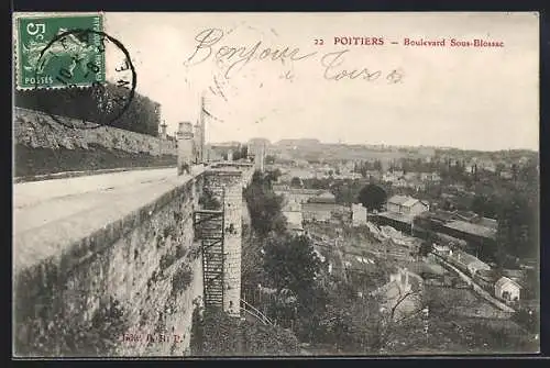 AK Poitiers, Boulevard Sous-Blosse mit Blick auf die Stadt und umliegende Landschaft