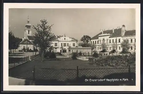 AK Gr. Enzersdorf, Partie am Hauptplatz mit Park