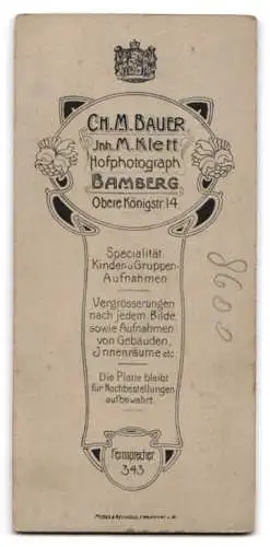 Fotografie Ch. M. Bauer, Bamberg, Obere Königstr. 14, Elegante Dame im weissen Kleid