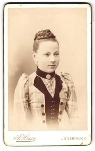 Fotografie A. Hesse, Innsbruck, Maria-Theresienstr. 37, Porträt einer jungen Frau