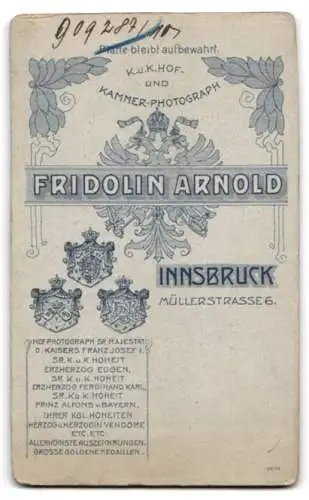 Fotografie Fridolin Arnold, Innsbruck, Müllerstrasse 6, Eleganter Herr mit Brille und Schnurrbart