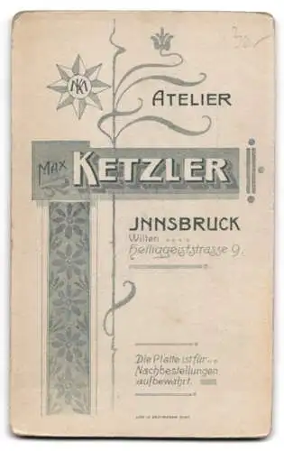 Fotografie Max Ketzler, Innsbruck, Heiliggeiststrasse 9, Porträt eines Mannes in geistlichem Gewand