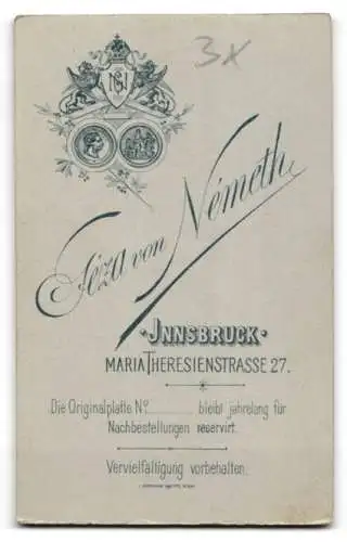 Fotografie Géza von Németh, Innsbruck, Maria Theresienstrasse 27, Porträt eines Herrn mit Brille