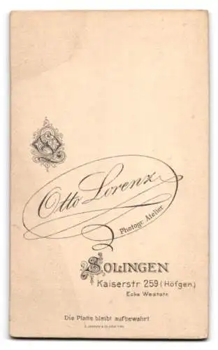 Fotografie Otto Lorenz, Solingen, Kaiserstr. 259, Porträt einer Frau in elegantem Kleid